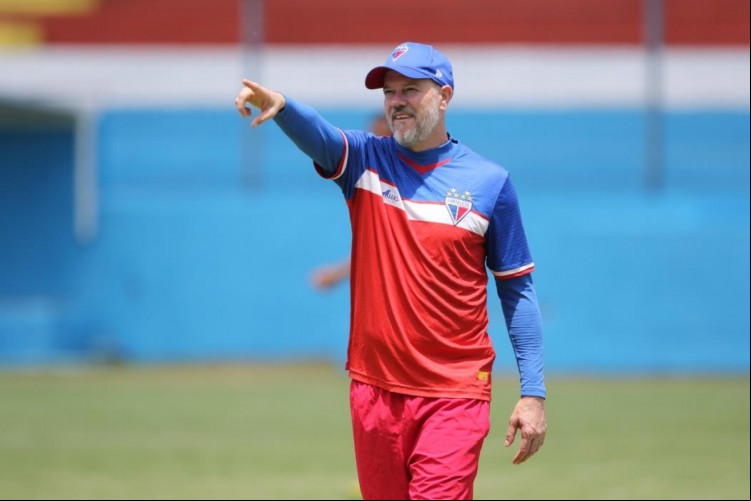 FORTALEZA, CE, BRASIL, 19-09-2017: Antônio Carlos Zago, técnico do Fortaleza. Treino do Fortaleza no Pici. (Foto: Fábio Lima/O POVO)