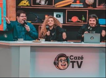 Canal no YouTube e retransmitido na Twitch, a CazéTV é especializada na transmissão de eventos esportivos.