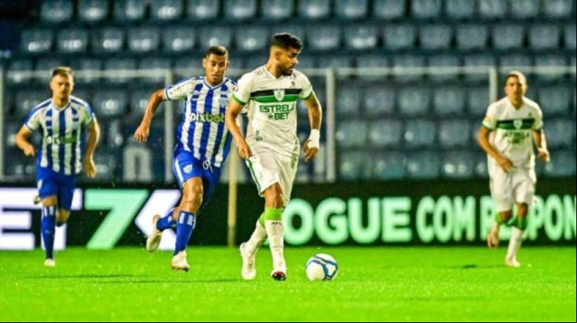 Na Ressacada, o Coelho esteve na frente do placar por duas vezes, mas o Leão da Ilha buscou o empate