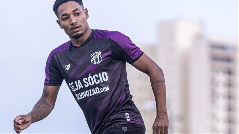 O atacante Fernandinho foi denunciado pela ex-companheira por alienação parental.  