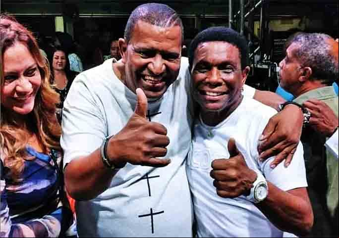 Ele tem agem por grandes escolas, como Grande Rio, Salgueiro, Mocidade e Imperatriz. Ele também já se apresentou no carnaval de São Paulo, pela Vila Maria.