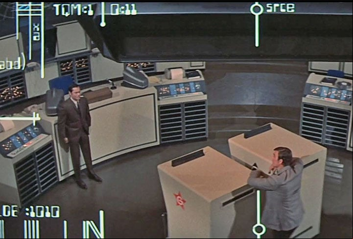 O filme explora os perigos da inteligência artificial e mostra como um computador poderoso pode se tornar uma ameaça à humanidade se não for controlado adequadamente.