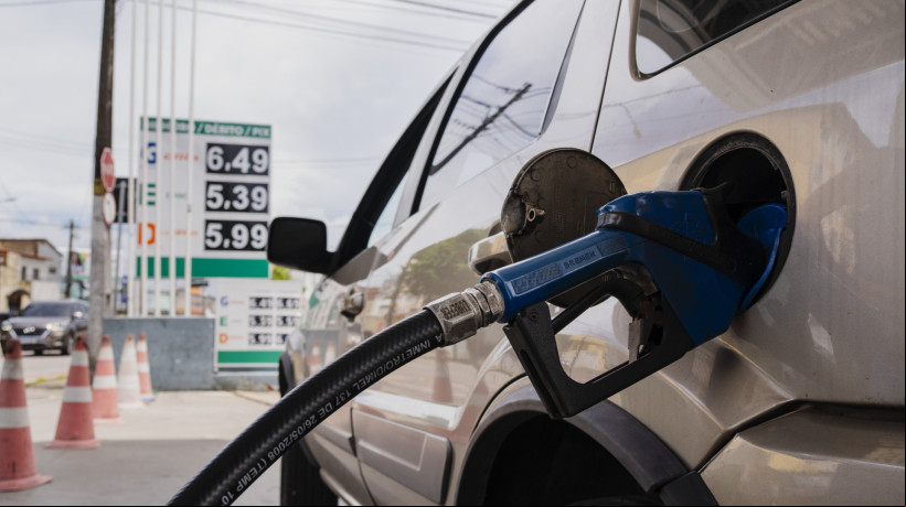 FORTALEZA, CEARÃ, BRASIL, 12-04-2025: PreÃ§o nos postos de gasolina em Fortaleza. (Foto: Fernanda Barros/ O Povo) 