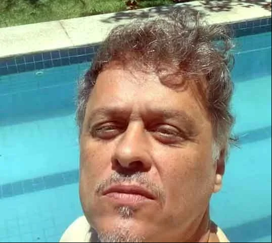 Moro há mais de três décadas na mata, muro com muro com a Floresta da Tijuca, e bichos por aqui não são novidade. Já encontrei cobra enrolada na árvore de Natal, na roda do meu carro... Preguiças, tucanos, lagartos grandes, etc, contou ao Extra.